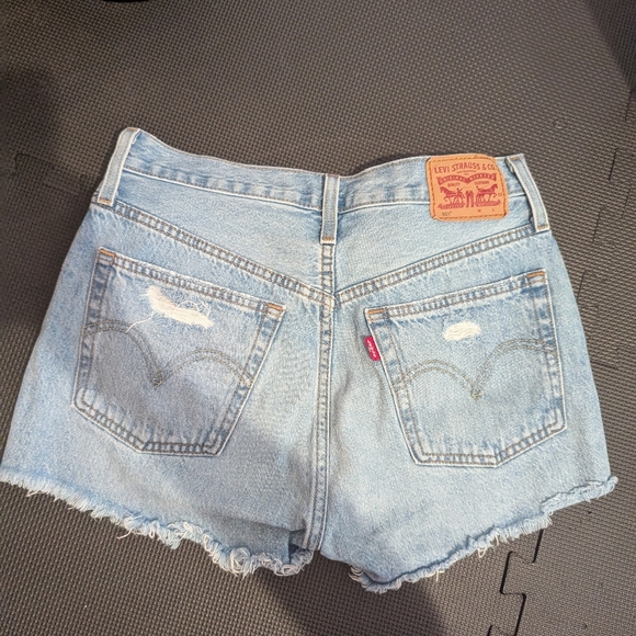 Levi's 501 Denim Cut Off Shorts - Picture 2 of 3